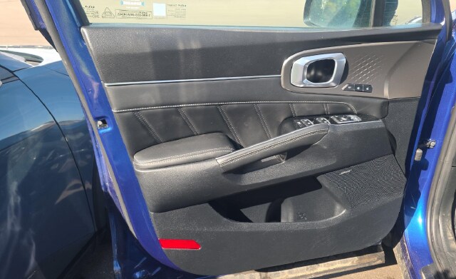 2023 Kia Sorento SX Prestige — photo 7 of 9