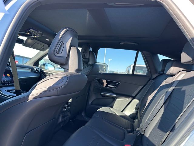 2025 Mercedes-Benz GLC GLC 300 — photo 16 of 30