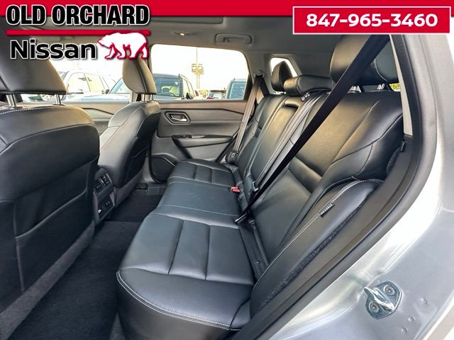 2022 Nissan Rogue SL — photo 13 of 22