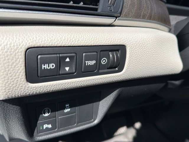 2020 Honda Accord Touring 2.0T — photo 18 of 29