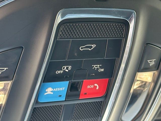 2024 Jeep Wagoneer L Series II — photo 28 of 30