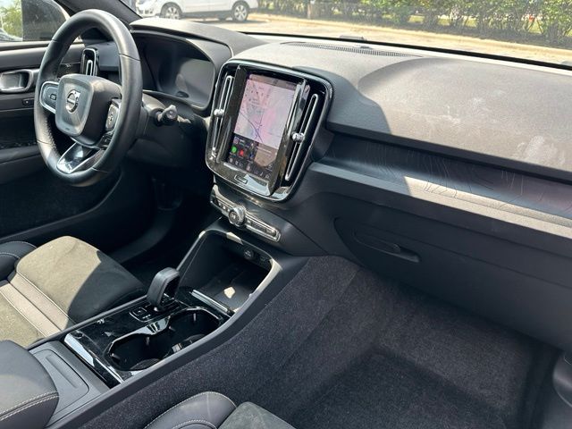 2023 Volvo XC40 Recharge Pure Electric Ultimate — photo 9 of 26
