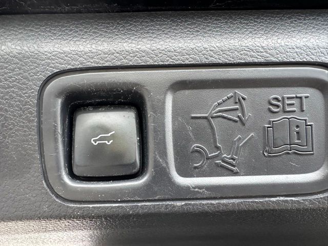 2022 Ford Expedition Limited — photo 16 of 34