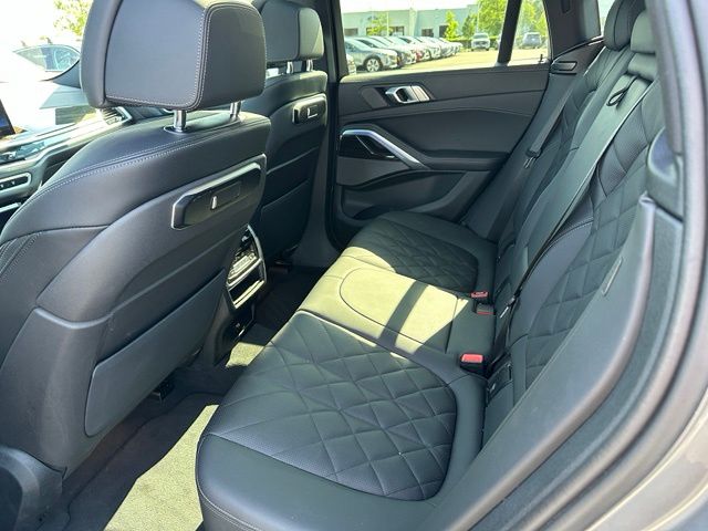 2025 BMW X6 xDrive40i — photo 13 of 29