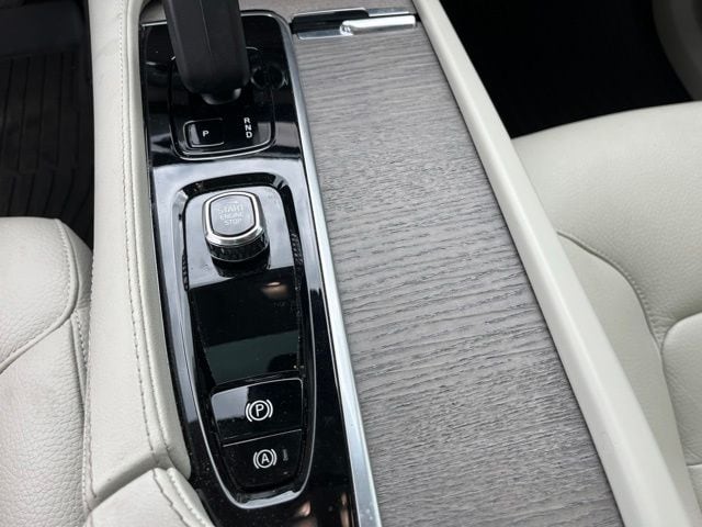 2023 Volvo XC90 B6 Plus 6-Seater — photo 22 of 28