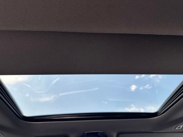2025 BMW 5 Series 530i xDrive — photo 15 of 27
