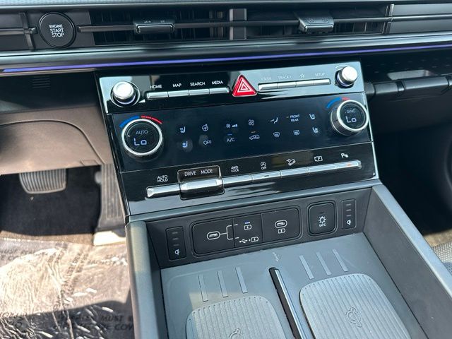 2024 Hyundai Santa Fe Calligraphy — photo 32 of 49