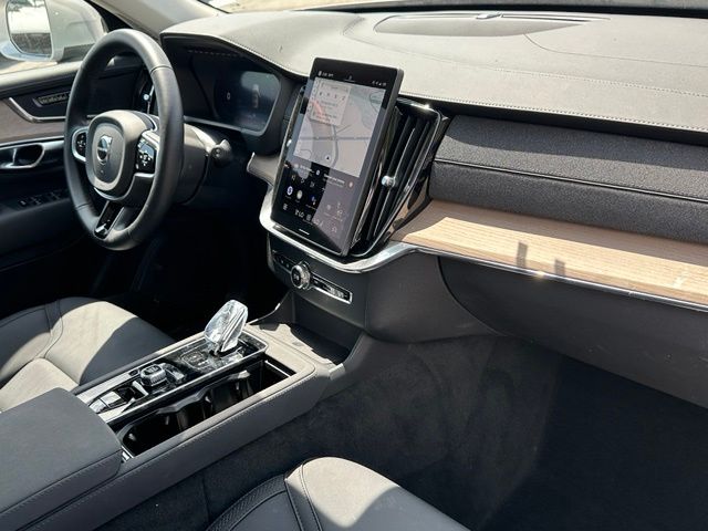 2025 Volvo XC90 B6 Plus 7-Seater — photo 12 of 49