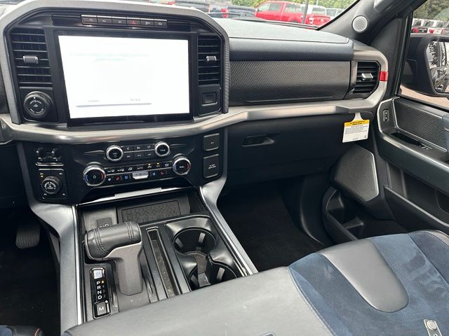 2023 Ford F-150 Raptor — photo 17 of 33