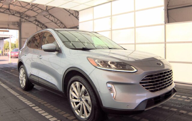 2022 Ford Escape Titanium — photo 3 of 10