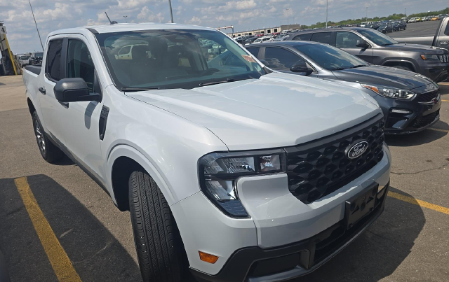 2025 Ford Maverick XLT — photo 2 of 9