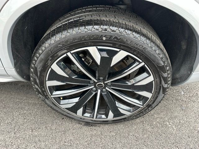 2025 Volvo XC90 B6 Plus 7-Seater — photo 8 of 49