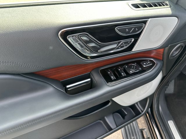 2022 Lincoln Navigator Reserve — photo 24 of 36
