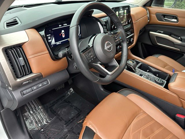 2024 Nissan Pathfinder Platinum — photo 27 of 36
