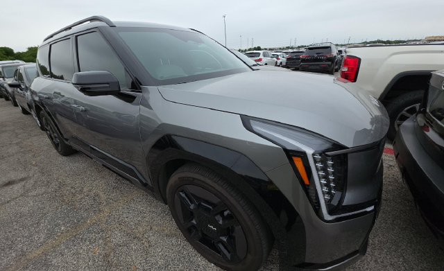 2024 Kia EV9 GT-Line — photo 2 of 9
