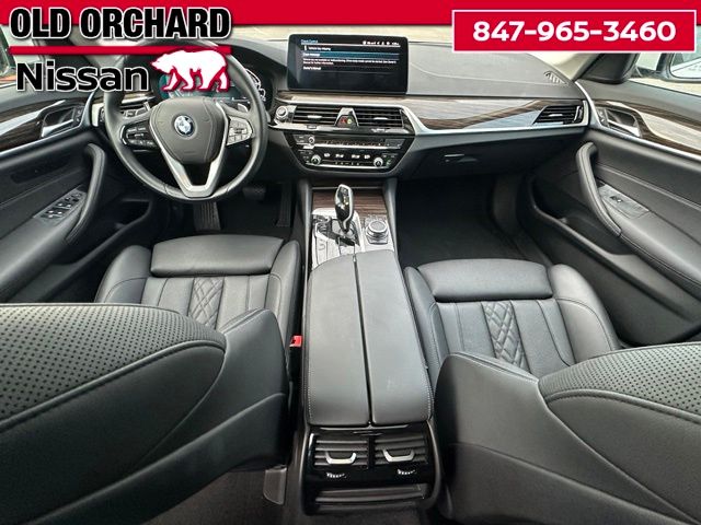 2022 BMW 5 Series 530e iPerformance — photo 16 of 23