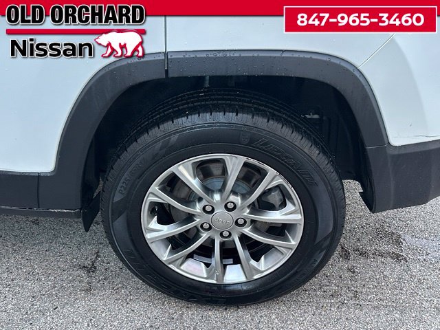 2019 Jeep Cherokee Latitude Plus — photo 7 of 20
