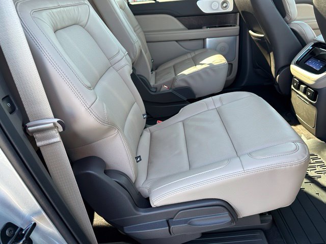 2023 Lincoln Navigator L Reserve — photo 9 of 37
