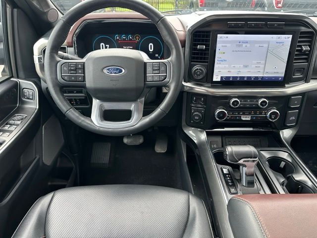 2023 Ford F-150 Lariat — photo 17 of 29