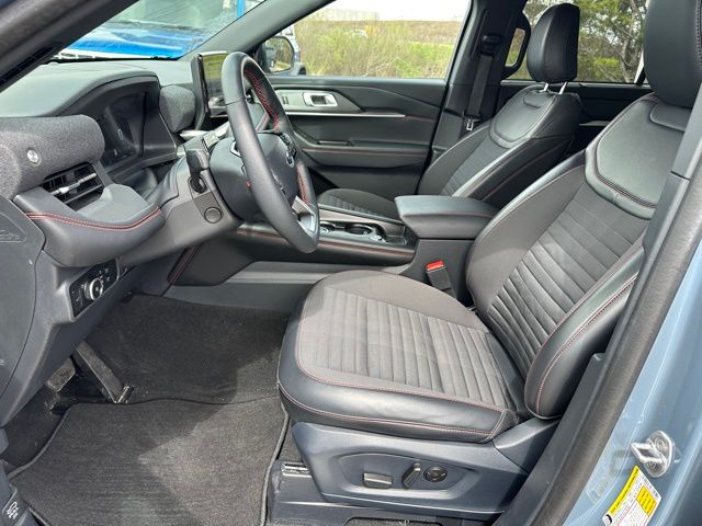 2025 Ford Explorer ST-Line — photo 18 of 31