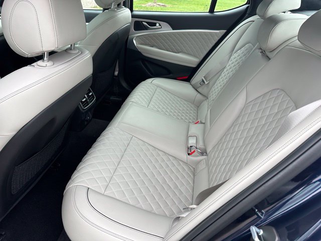 2023 Genesis G70 3.3T — photo 14 of 39