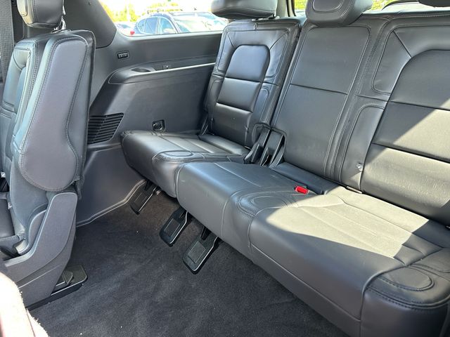 2022 Lincoln Navigator Reserve — photo 17 of 38