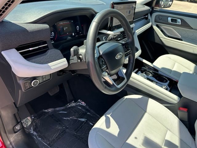 2025 Ford Explorer Platinum — photo 24 of 38
