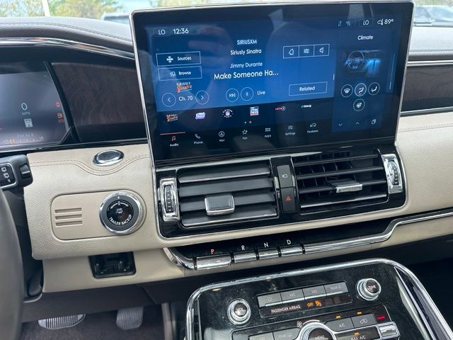 2022 Lincoln Navigator L Reserve — photo 27 of 37