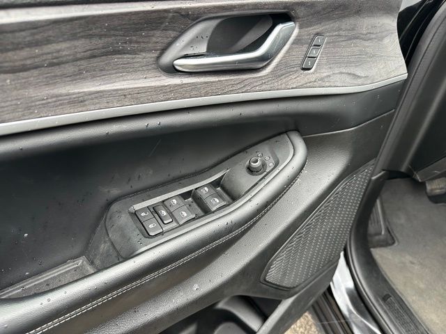 2023 Jeep Grand Cherokee L Limited — photo 18 of 26
