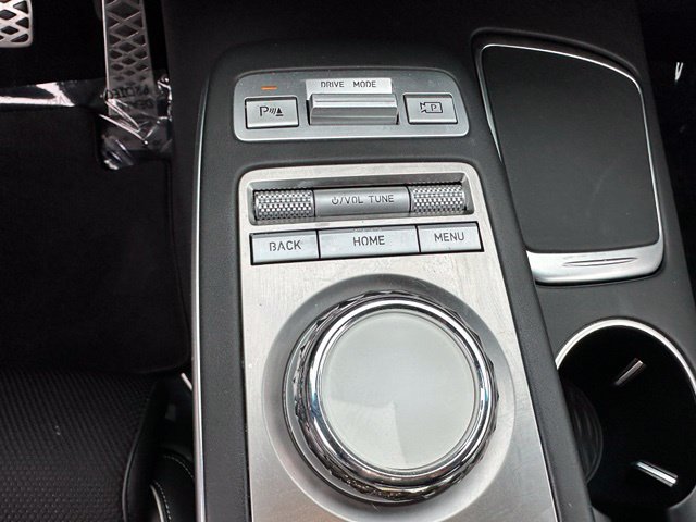2023 Genesis GV70 2.5T — photo 28 of 41