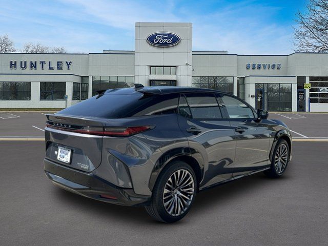 2023 LEXUS RZ 450e Luxury — photo 5 of 32
