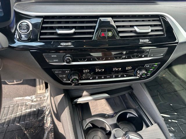 2023 BMW 5 Series M550i xDrive — photo 23 of 32