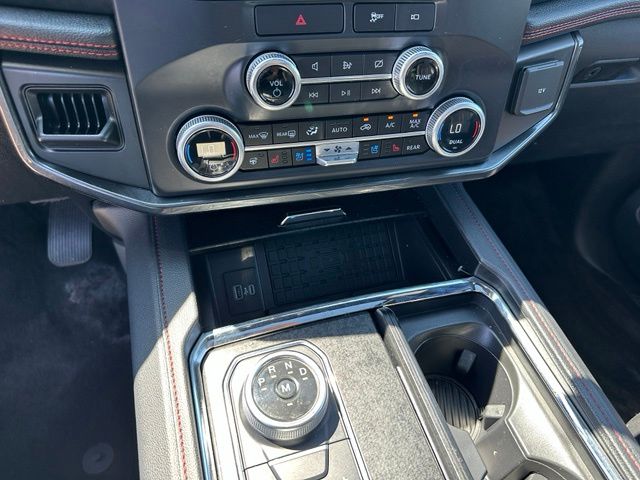 2022 Ford Expedition Limited — photo 28 of 38