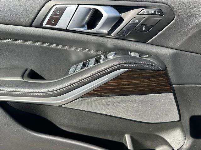 2024 BMW X7 xDrive40i — photo 23 of 48