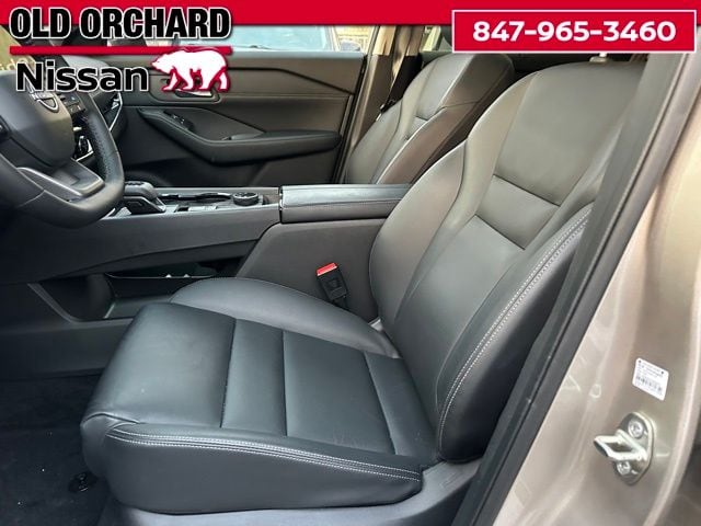 2025 Nissan Rogue SL — photo 10 of 22