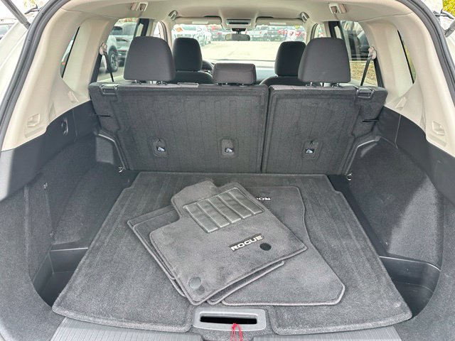 2021 Nissan Rogue SV — photo 11 of 26