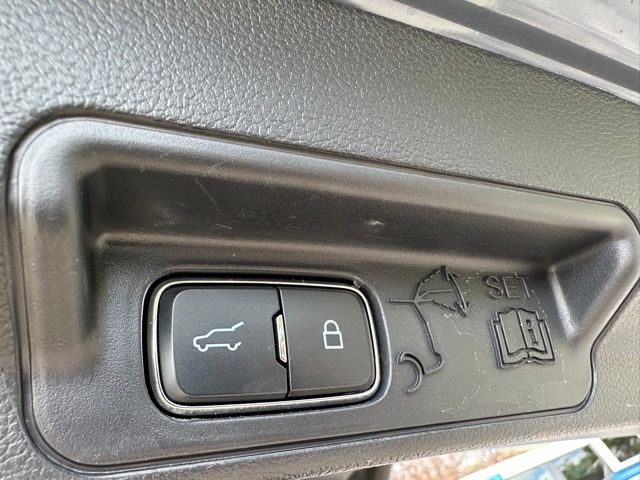 2025 Ford Explorer ST-Line — photo 13 of 31