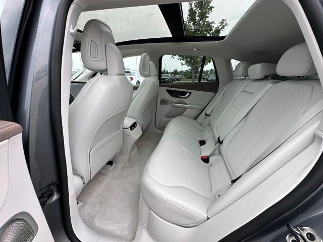 2023 Mercedes-Benz EQE 350 SUV — photo 14 of 30