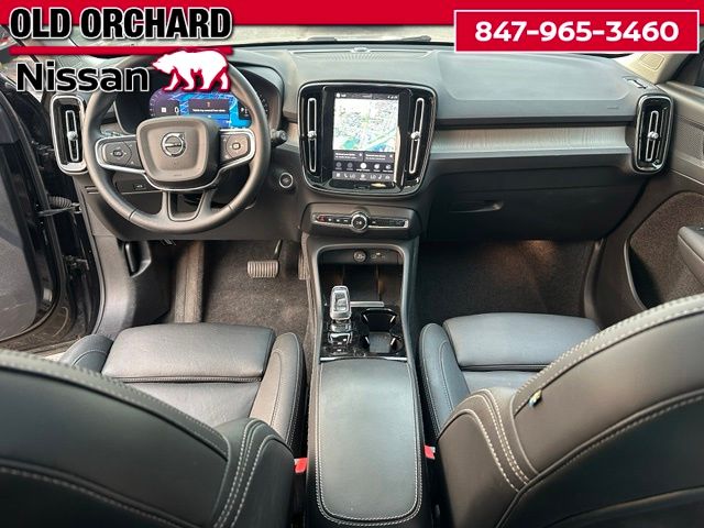 2025 Volvo XC40 B5 Plus Dark Theme — photo 15 of 22