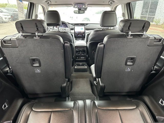 2023 Jeep Grand Cherokee L Limited — photo 10 of 26