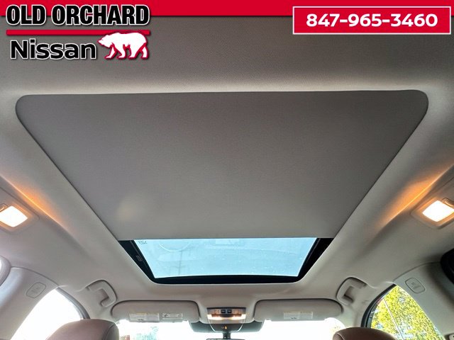 2023 Nissan Pathfinder Platinum — photo 14 of 23