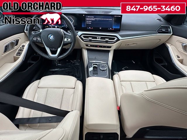 2023 BMW 3 Series 330e xDrive — photo 18 of 23