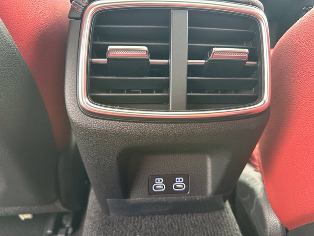 2025 Genesis G70 3.3T Sport Advanced — photo 17 of 31