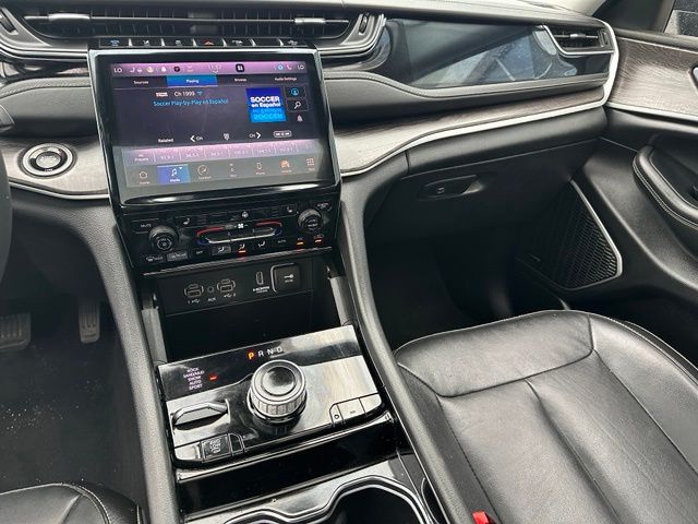 2022 Jeep Grand Cherokee 4xe — photo 18 of 29