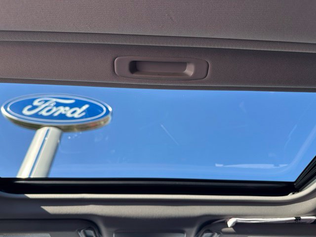 2018 Toyota Camry SE — photo 15 of 27