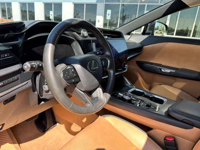 2023 LEXUS RZ 450e Premium — photo 23 of 32