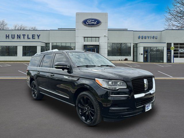 2022 Lincoln Navigator L Reserve — photo 4 of 37