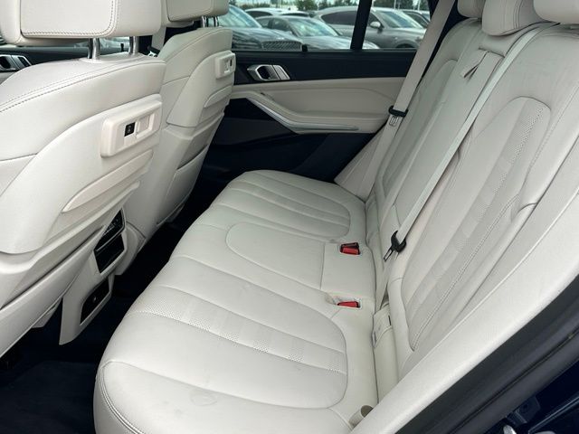 2022 BMW X5 M50i — photo 14 of 49