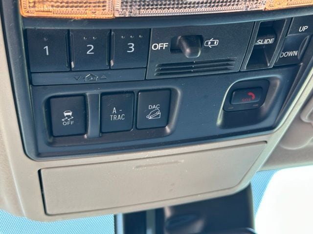 2022 Toyota 4Runner Limited — photo 25 of 31
