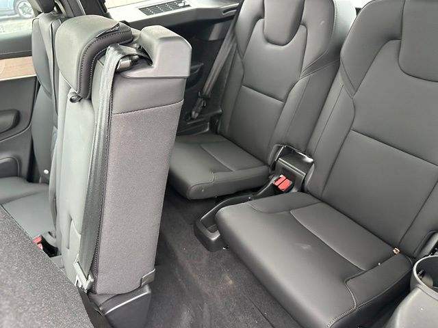 2025 Volvo XC90 B6 Plus 7-Seater — photo 36 of 49